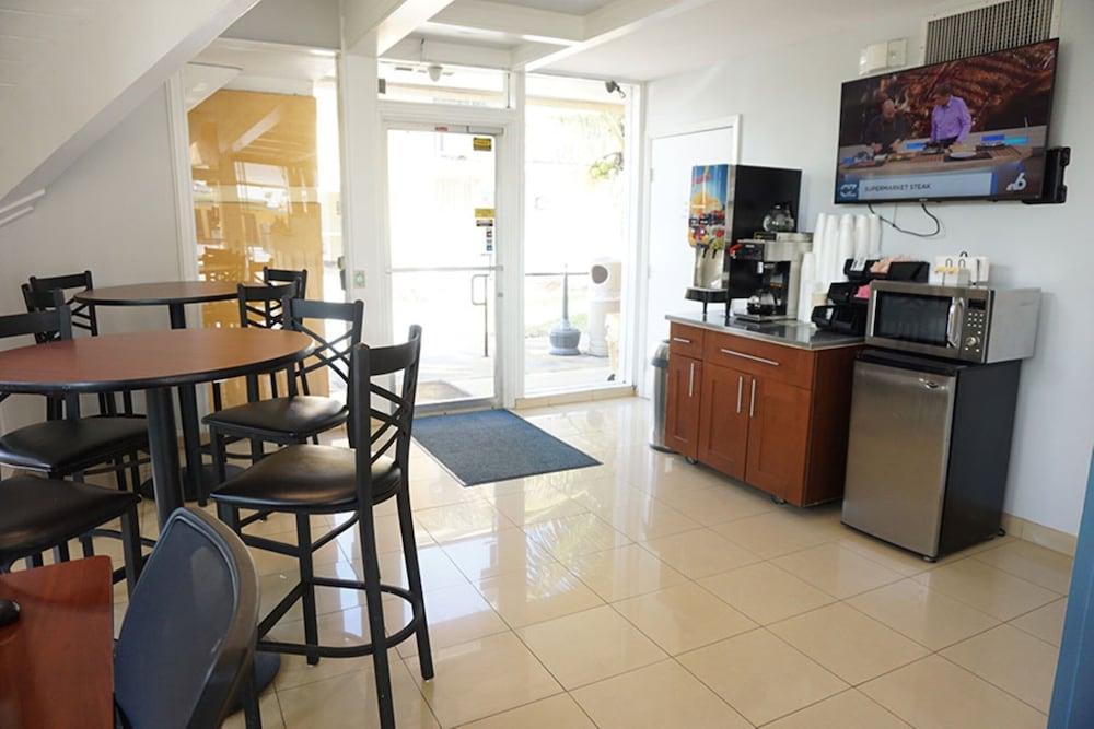 The Hollywood Gateway Inn Bagian luar foto